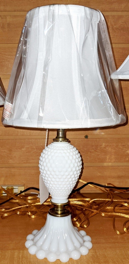 Small Hobnail Lamp 16 H Shade Pro, Hobnail Small Table Lamp